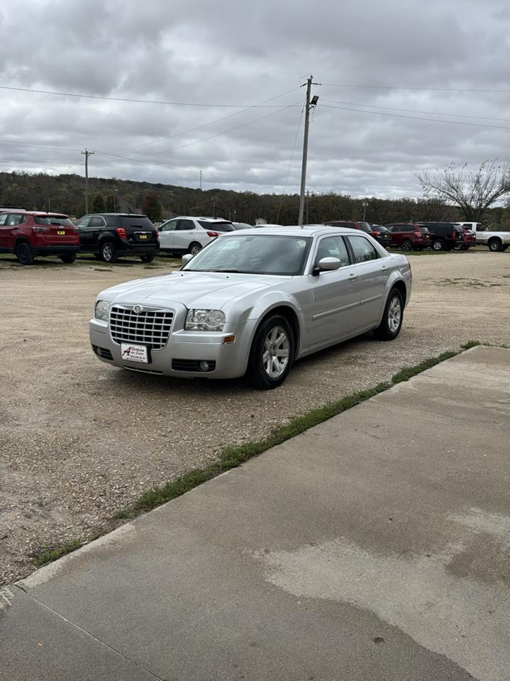 Chrysler 300 4dr Sdn 300 Touring RWD 2007