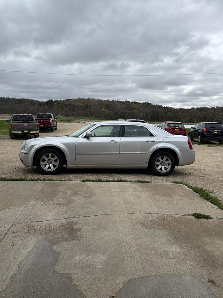 Chrysler 300 4dr Sdn 300 Touring RWD 2007