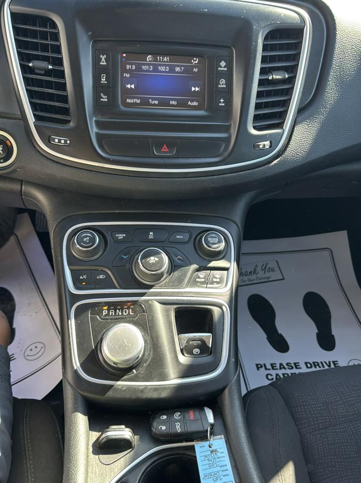 Chrysler 200 4dr Sdn Limited FWD 2015