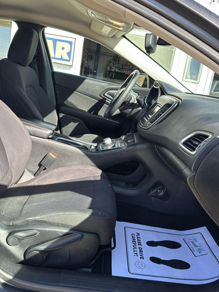Chrysler 200 4dr Sdn Limited FWD 2015