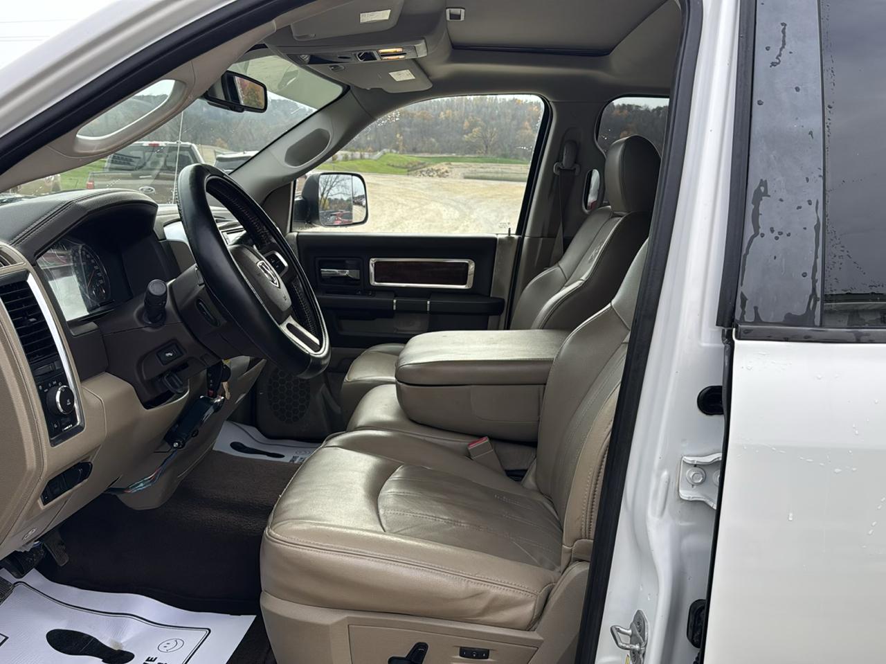 RAM 2500 4WD Mega Cab 160.5" Laramie 2011