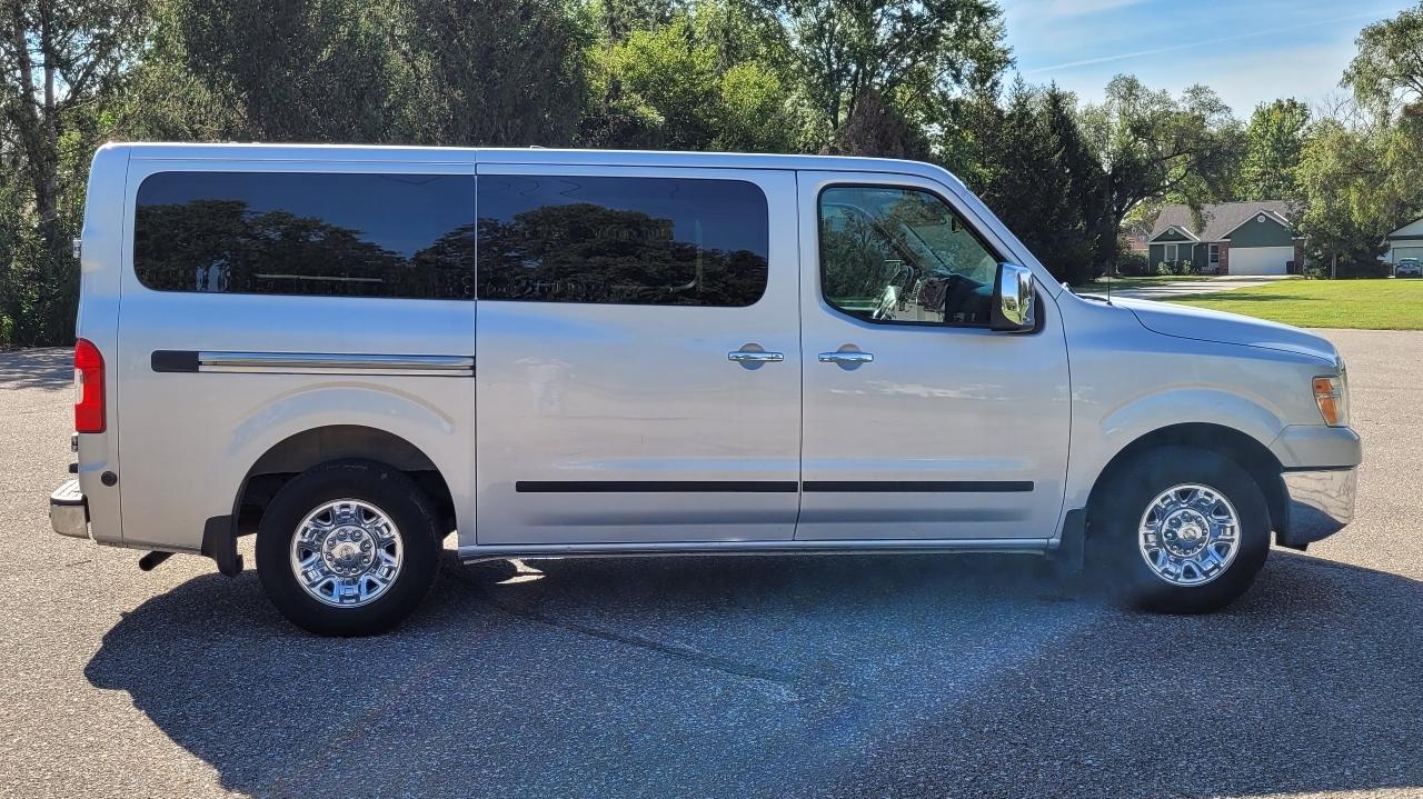 Nissan NV Passenger NV3500 HD SL V8 2019