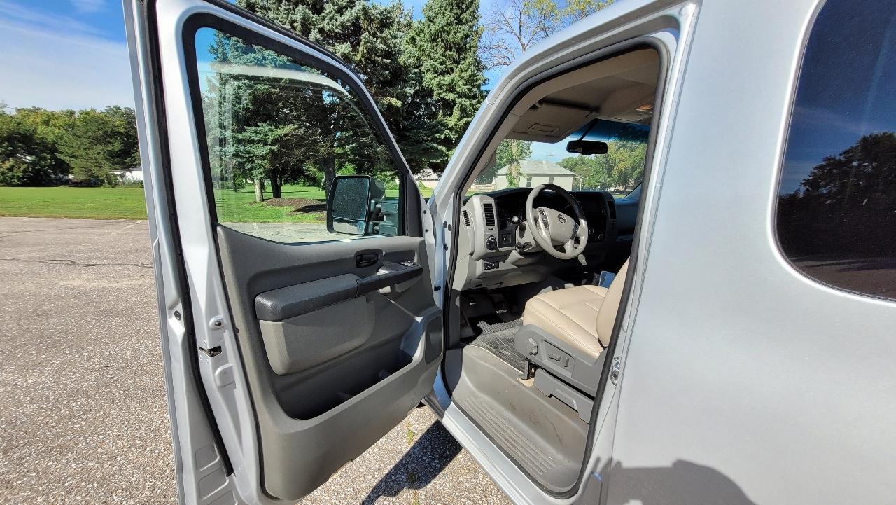 Nissan NV Passenger NV3500 HD SL V8 2019