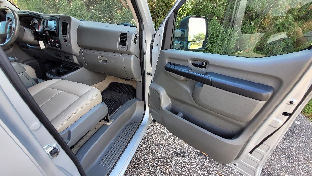 Nissan NV Passenger NV3500 HD SL V8 2019