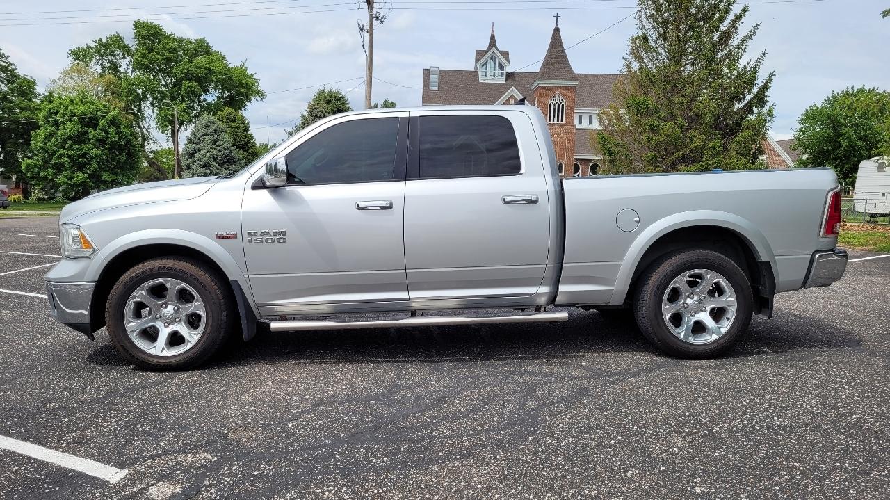 RAM 1500 Laramie 4x4 Crew Cab 6'4" Box 2017
