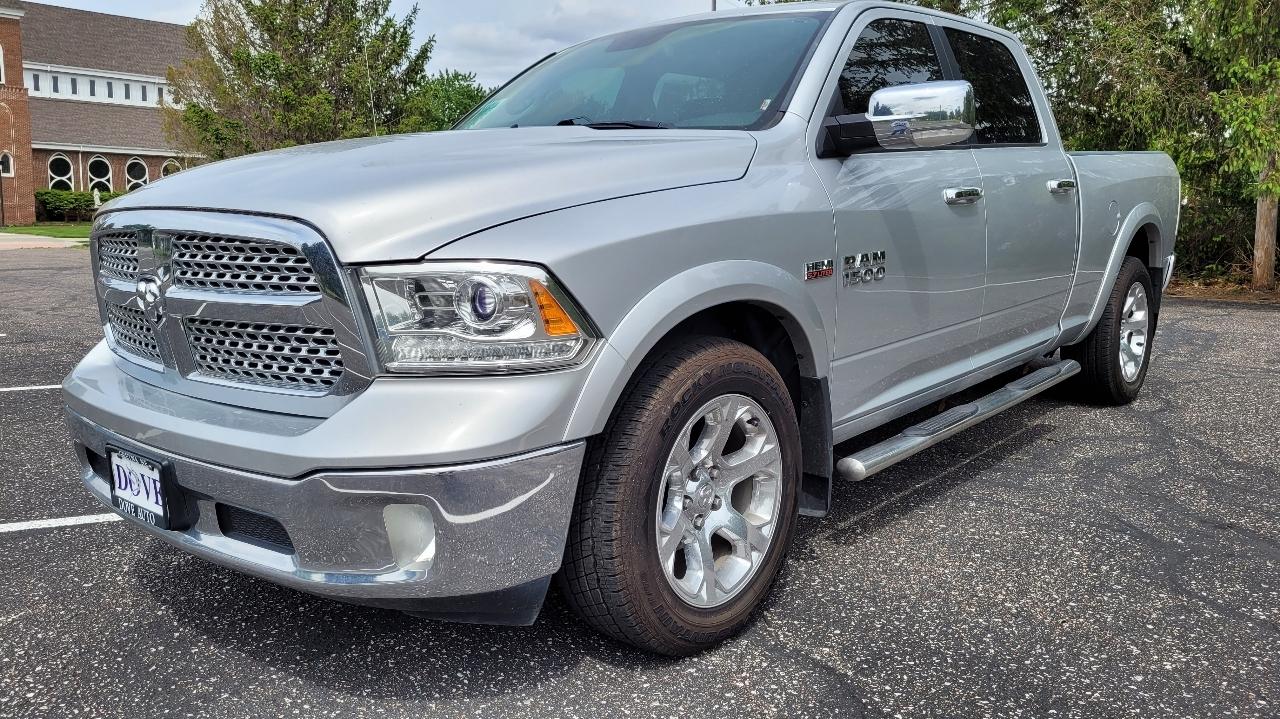 RAM 1500 Laramie 4x4 Crew Cab 6'4" Box 2017