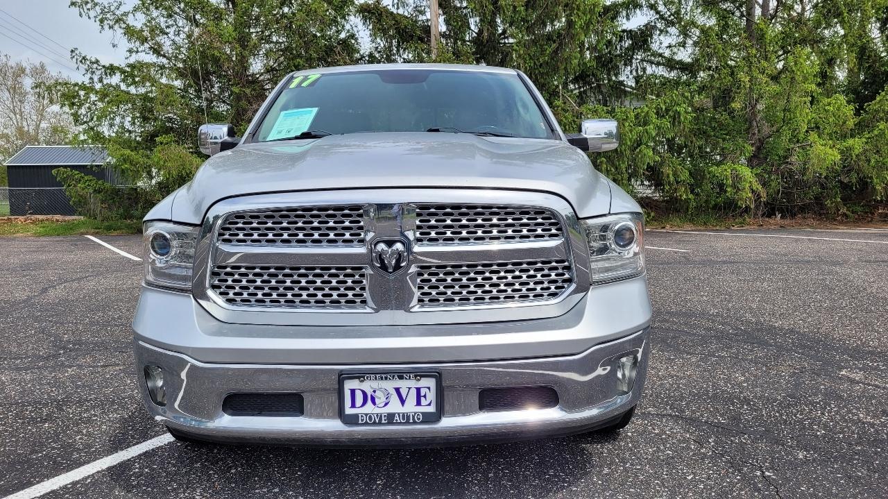 RAM 1500 Laramie 4x4 Crew Cab 6'4" Box 2017