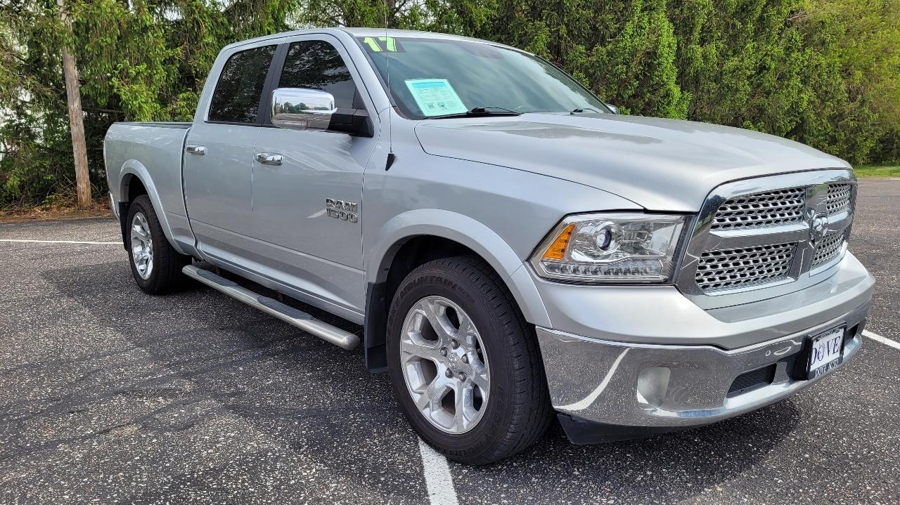 RAM 1500 Laramie 4x4 Crew Cab 6'4" Box 2017