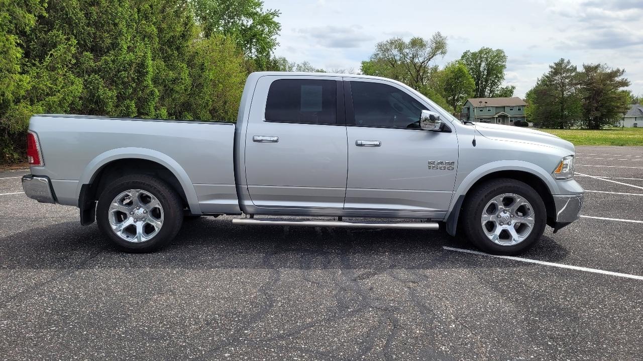 RAM 1500 Laramie 4x4 Crew Cab 6'4" Box 2017