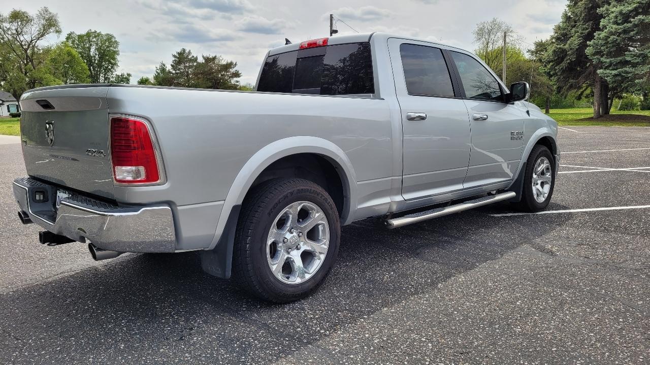 RAM 1500 Laramie 4x4 Crew Cab 6'4" Box 2017