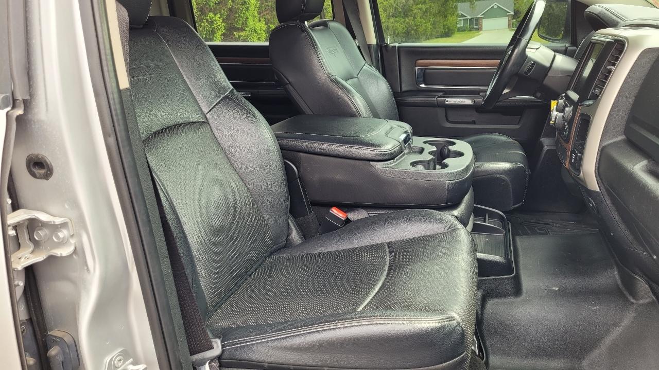 RAM 1500 Laramie 4x4 Crew Cab 6'4" Box 2017
