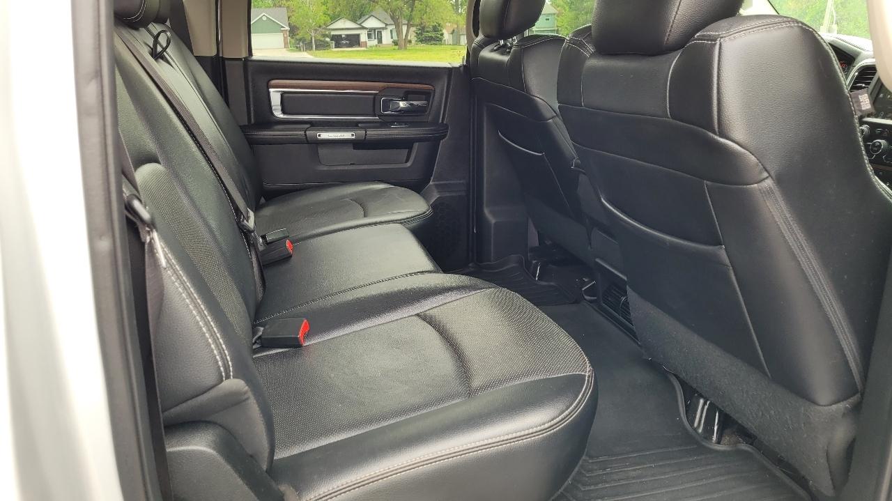 RAM 1500 Laramie 4x4 Crew Cab 6'4" Box 2017