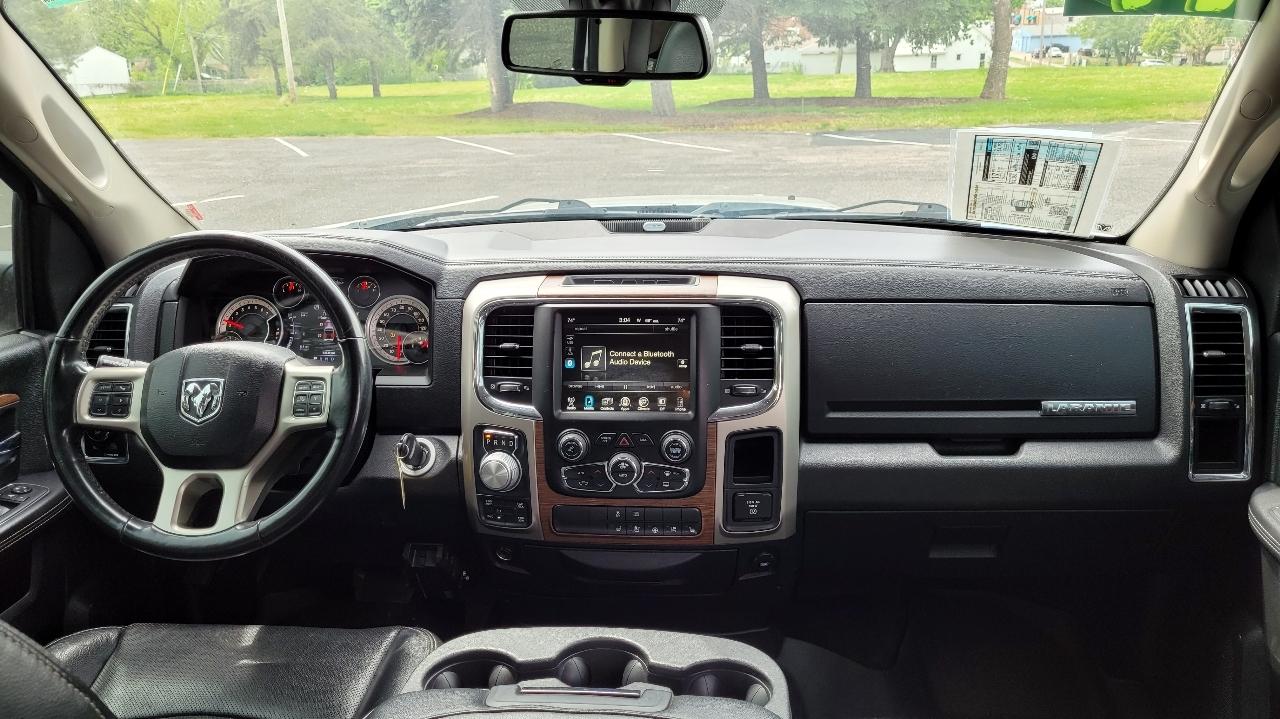 RAM 1500 Laramie 4x4 Crew Cab 6'4" Box 2017