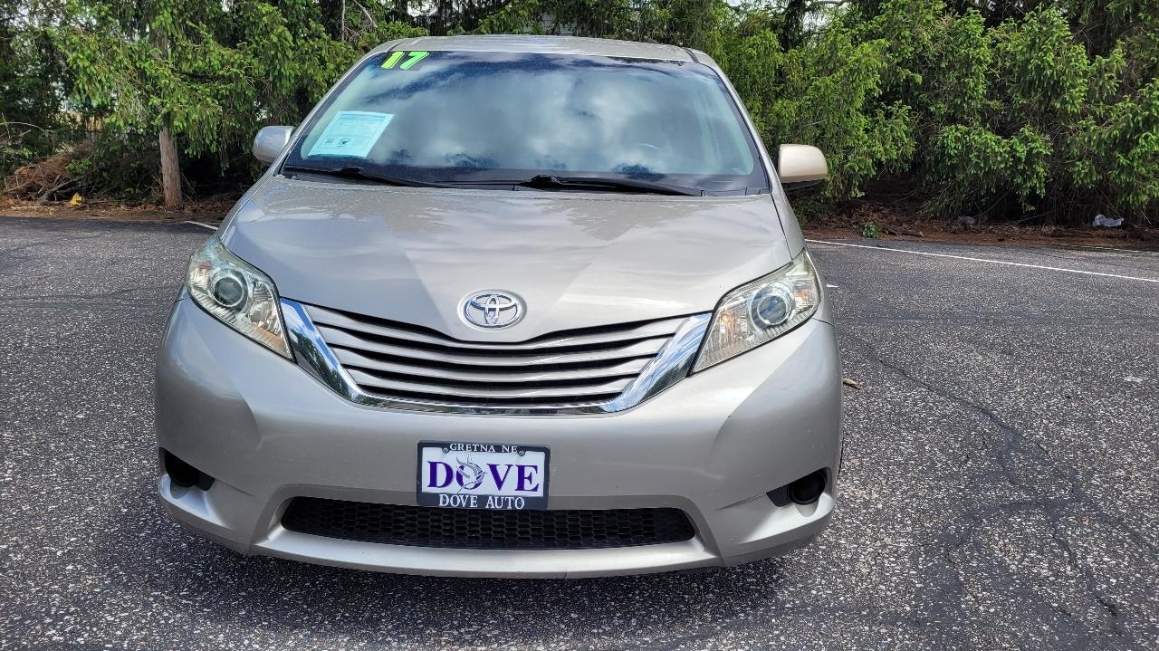 Toyota Sienna LE FWD 8-Passenger (Natl) 2017