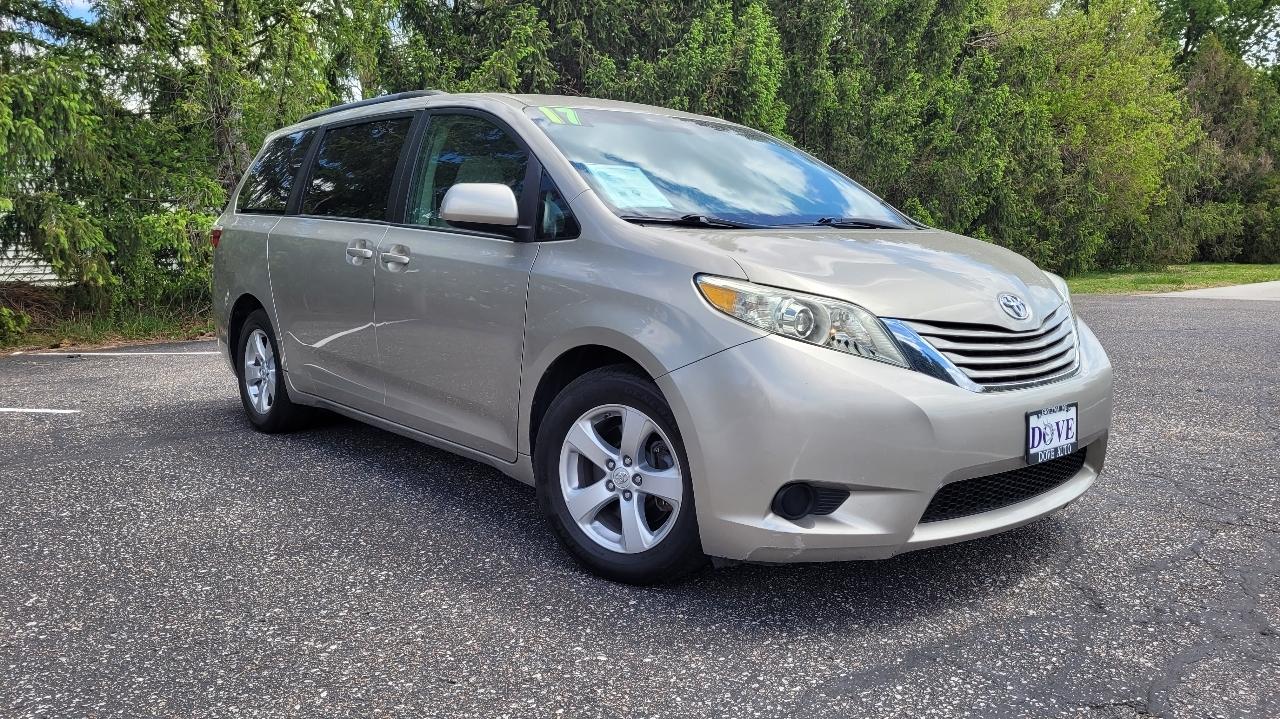 Toyota Sienna LE FWD 8-Passenger (Natl) 2017