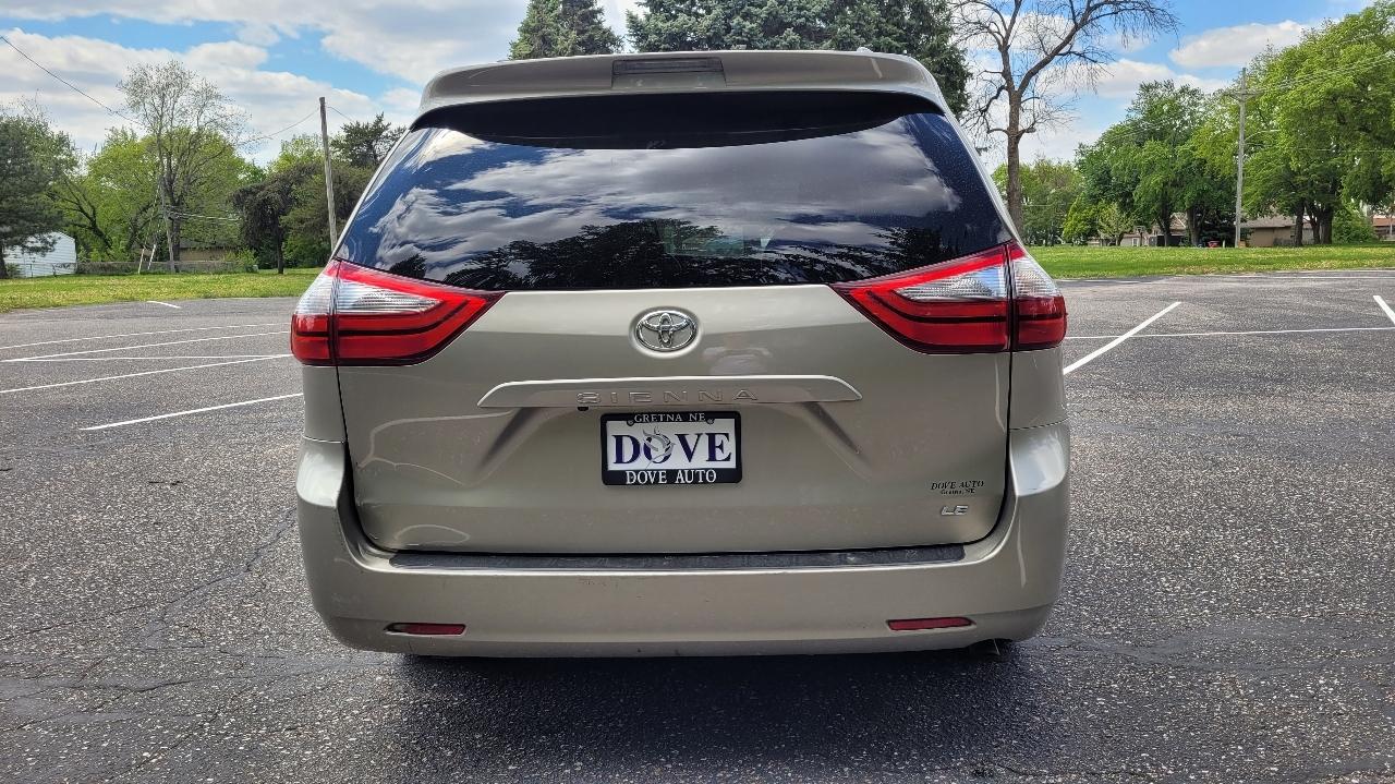 Toyota Sienna LE FWD 8-Passenger (Natl) 2017