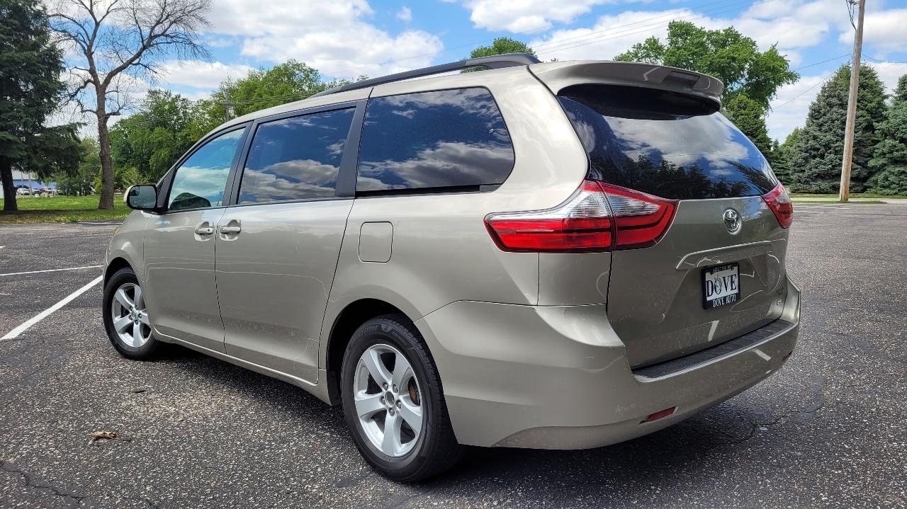 Toyota Sienna LE FWD 8-Passenger (Natl) 2017