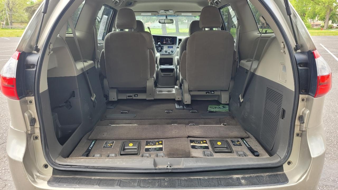 Toyota Sienna LE FWD 8-Passenger (Natl) 2017