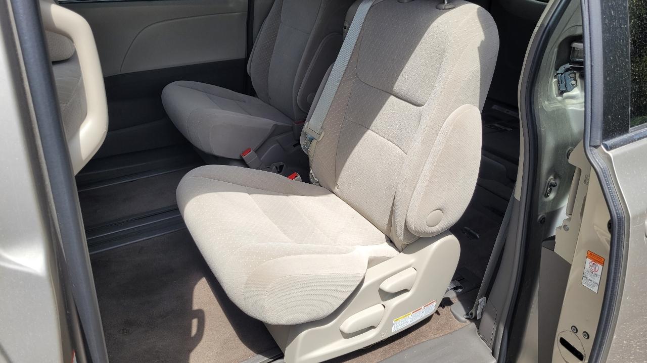 Toyota Sienna LE FWD 8-Passenger (Natl) 2017