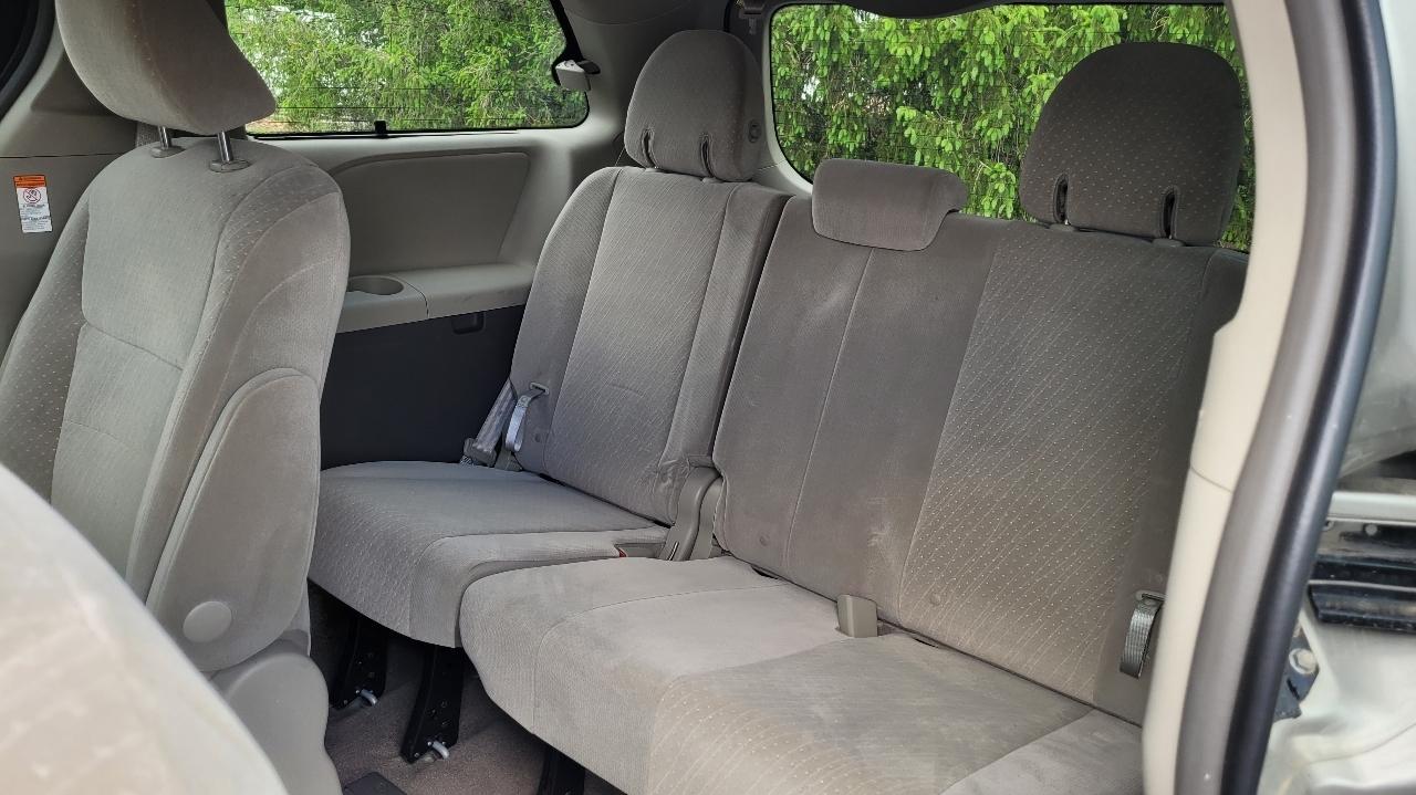 Toyota Sienna LE FWD 8-Passenger (Natl) 2017