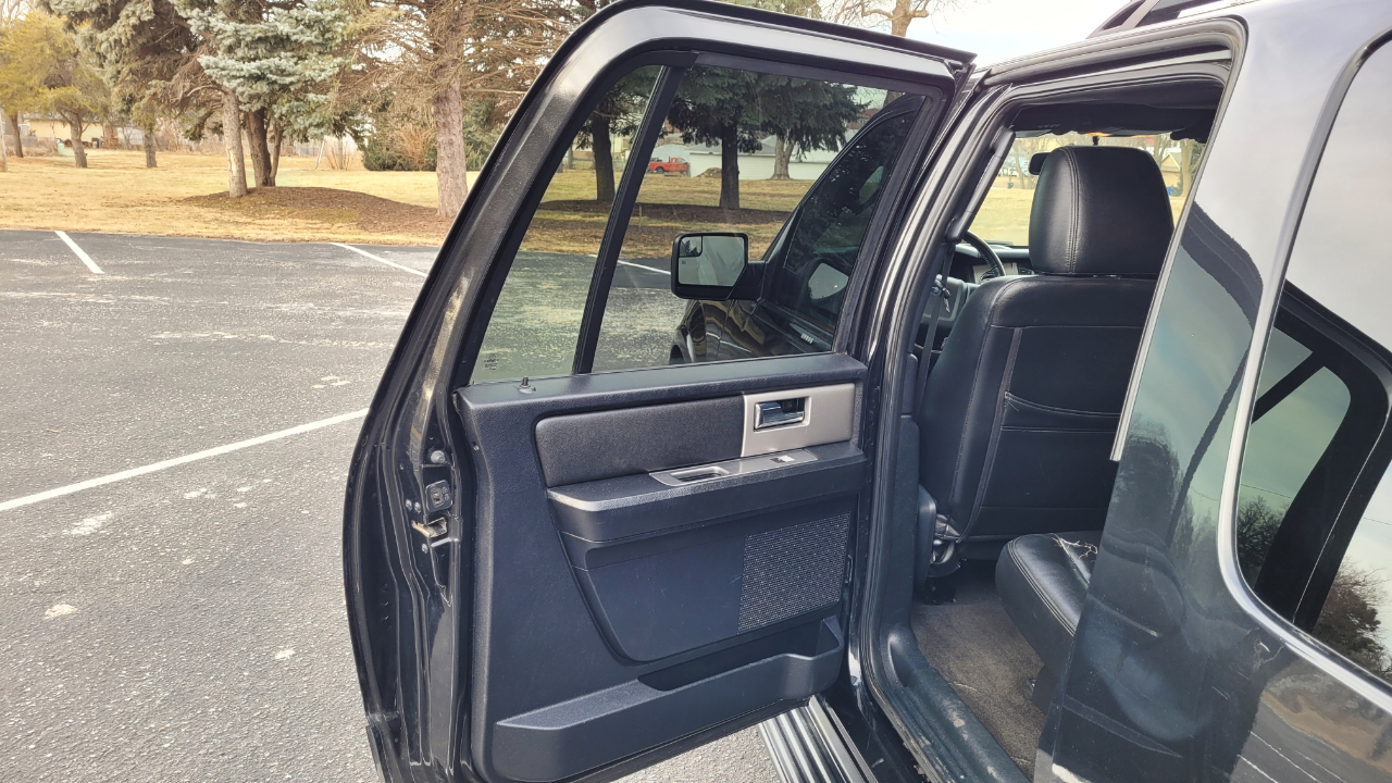 Ford Expedition 4WD 4dr XLT 2015