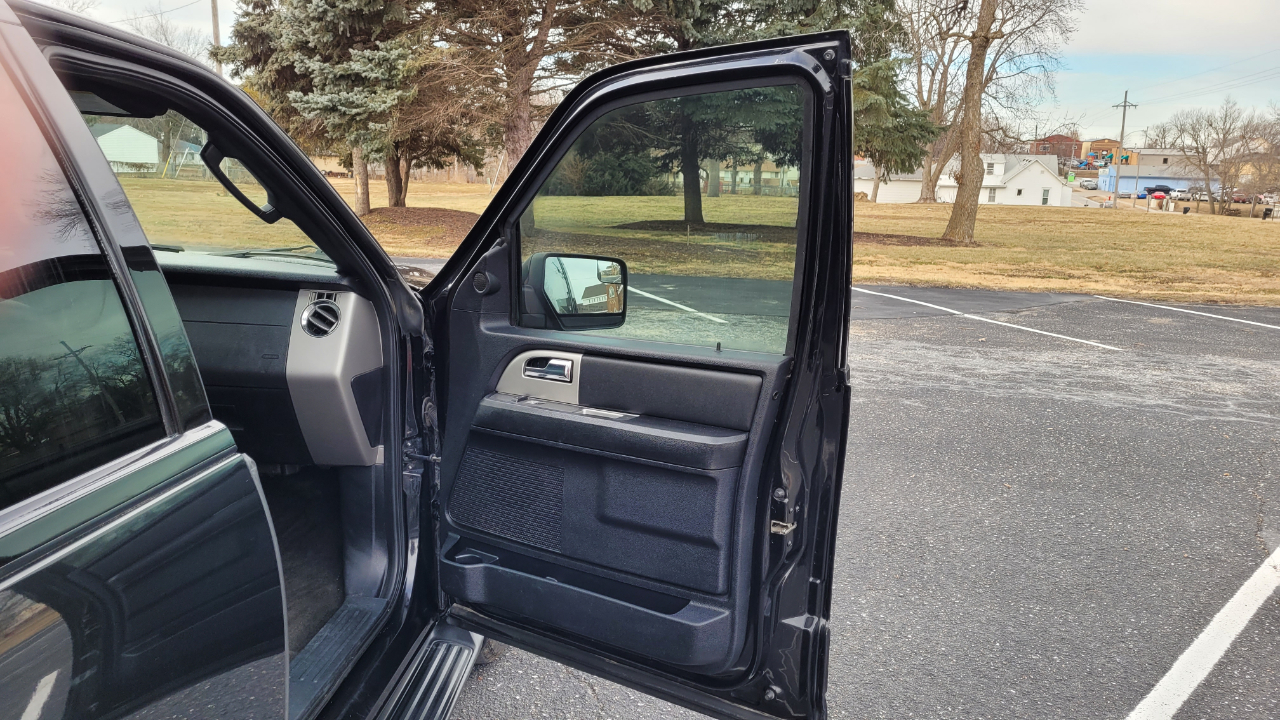 Ford Expedition 4WD 4dr XLT 2015