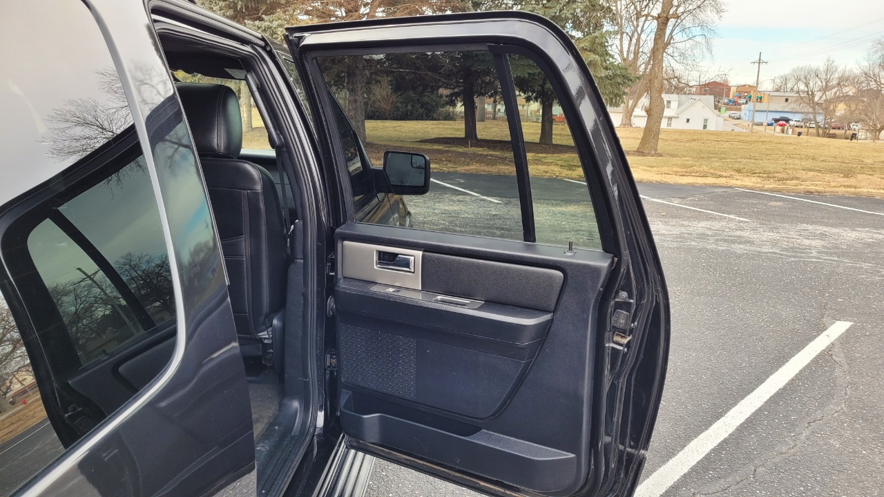 Ford Expedition 4WD 4dr XLT 2015