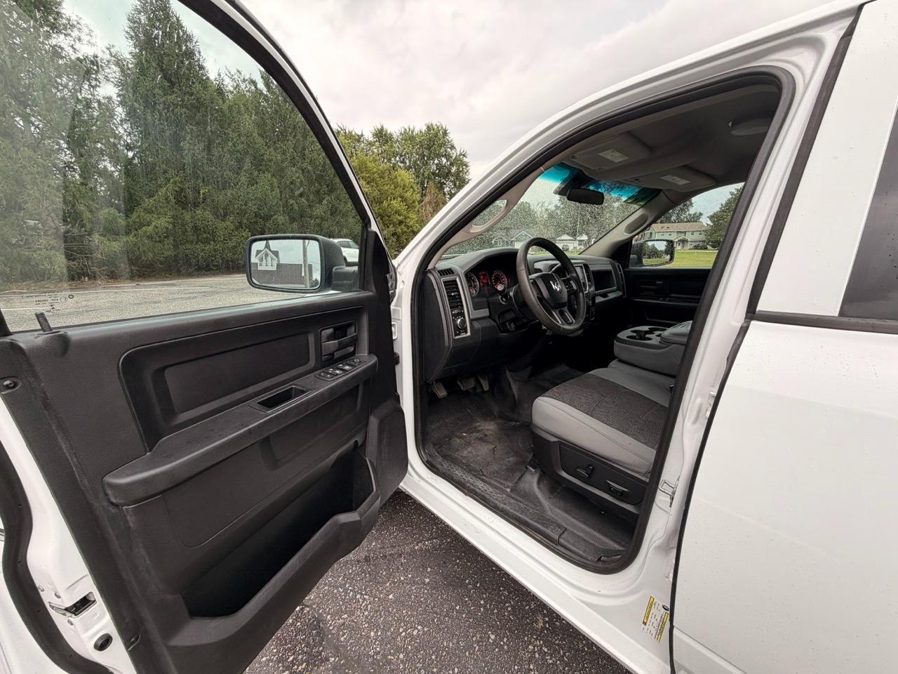 RAM 1500 4WD Crew Cab 140.5" SSV 2014