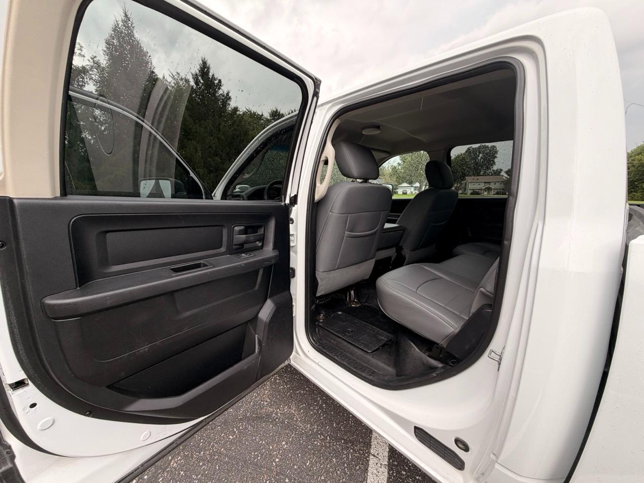 RAM 1500 4WD Crew Cab 140.5" SSV 2014