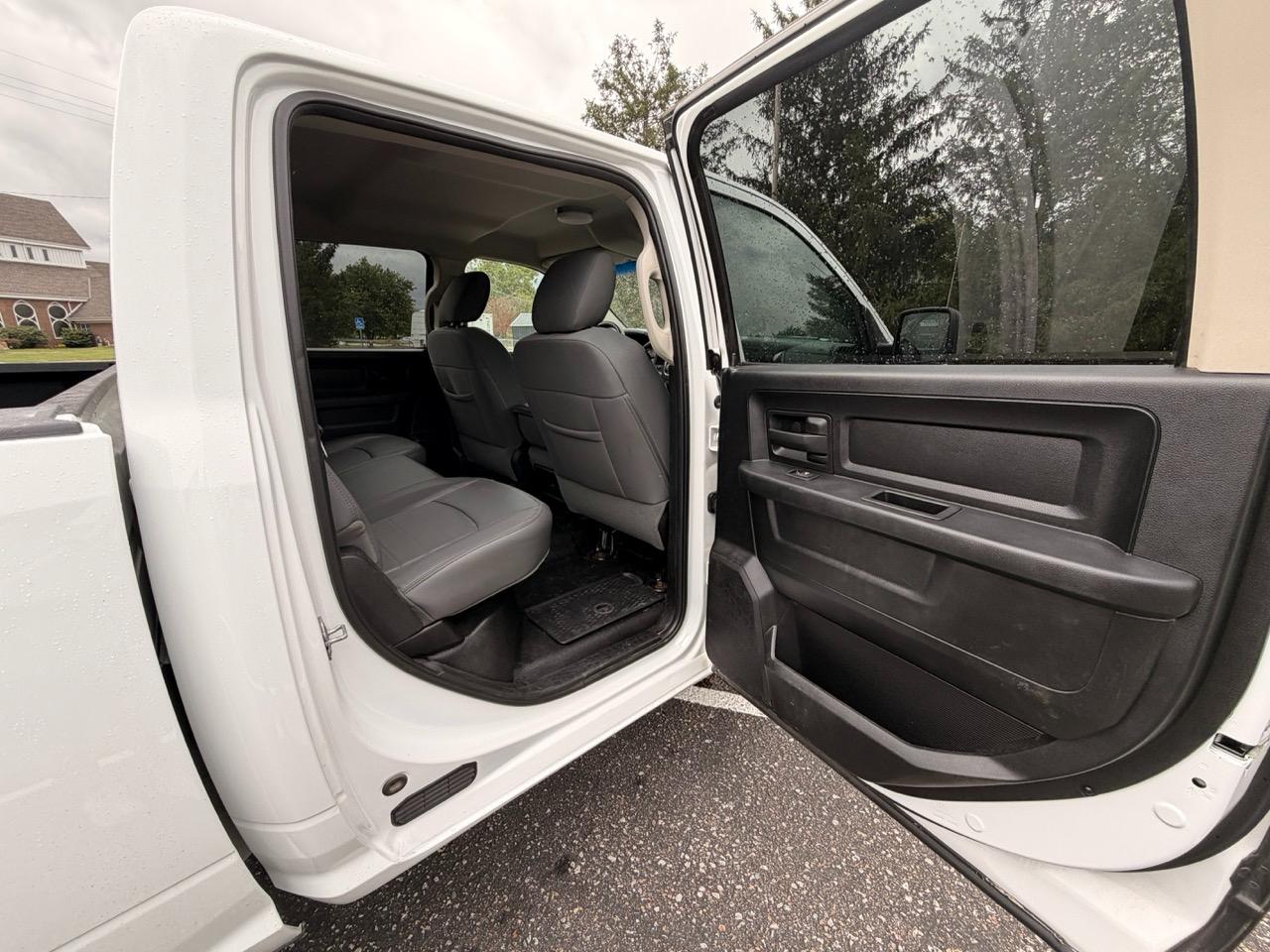 RAM 1500 4WD Crew Cab 140.5" SSV 2014
