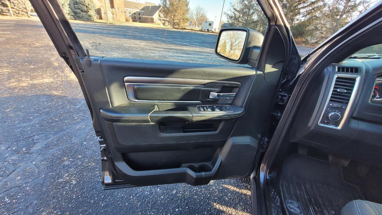 RAM 1500 Classic Warlock 4x4 Quad Cab 6'4" Box 2021