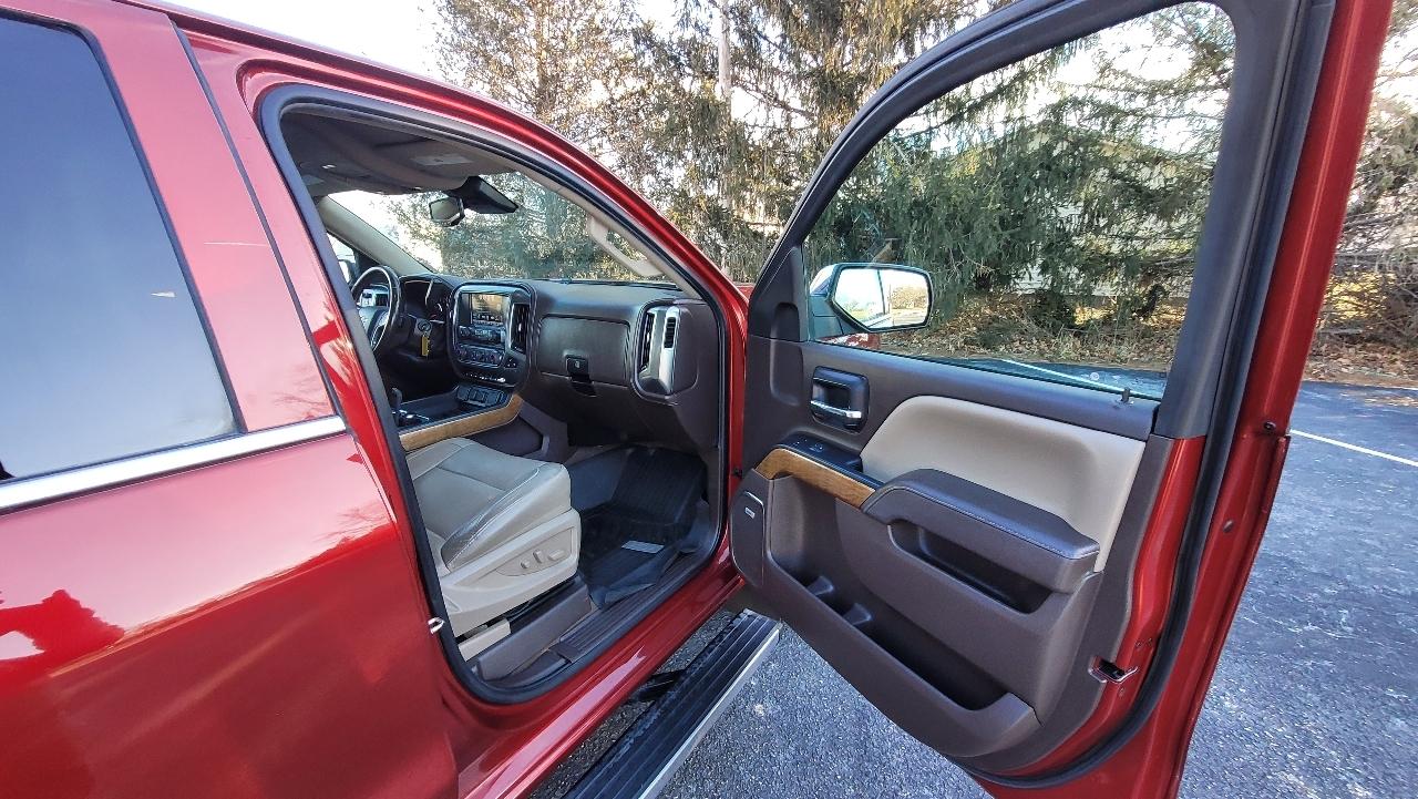 Chevrolet Silverado 1500 4WD Crew Cab 143.5" LTZ w/1LZ 2018