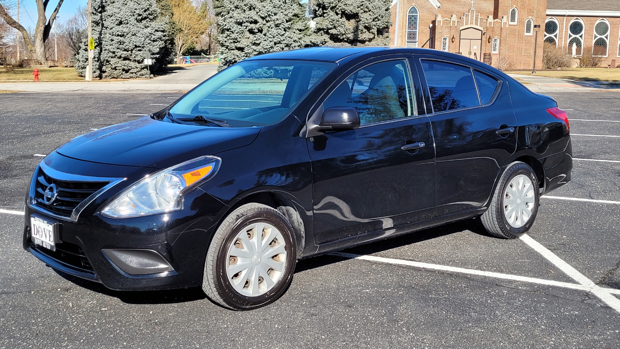 Nissan Versa 4dr Sdn Manual 1.6 S 2015