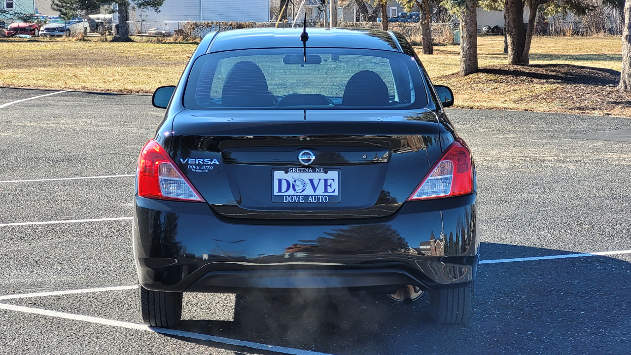 Nissan Versa 4dr Sdn Manual 1.6 S 2015