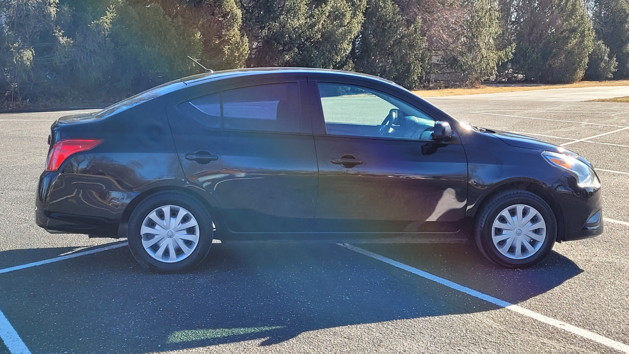 Nissan Versa 4dr Sdn Manual 1.6 S 2015