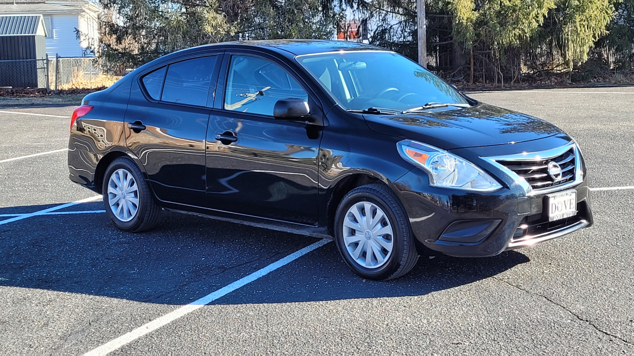 Nissan Versa 4dr Sdn Manual 1.6 S 2015