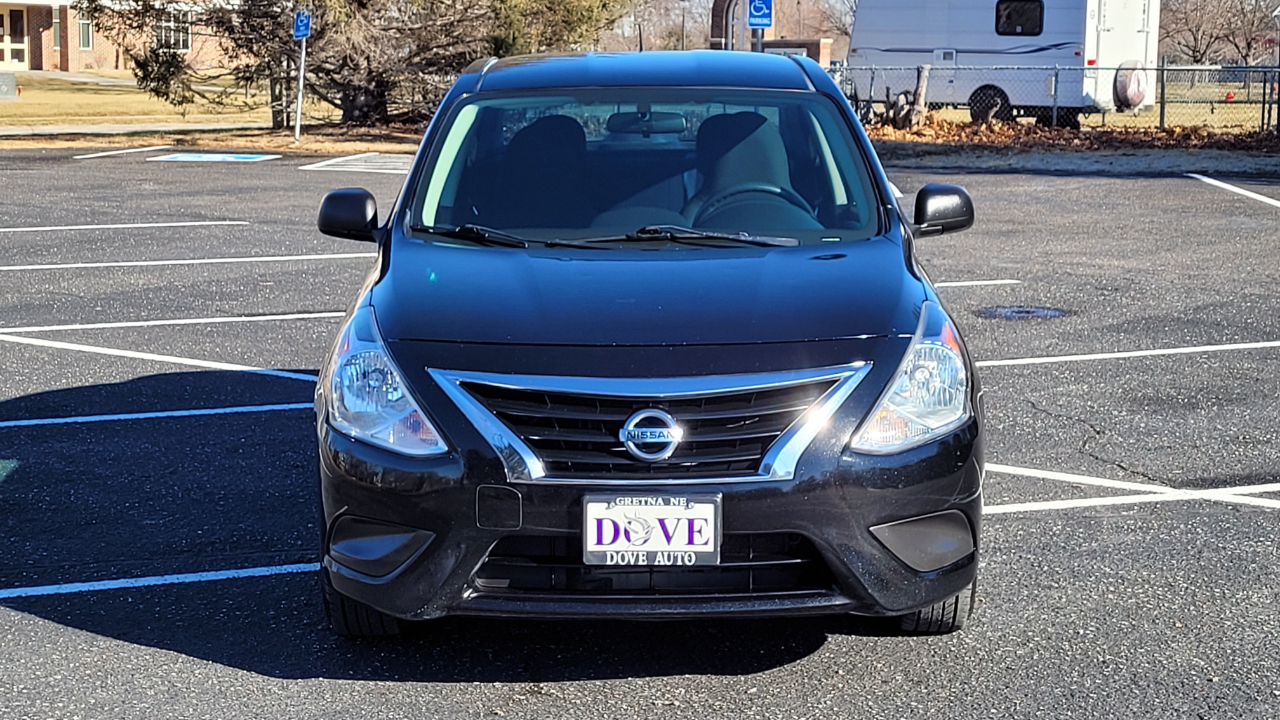 Nissan Versa 4dr Sdn Manual 1.6 S 2015