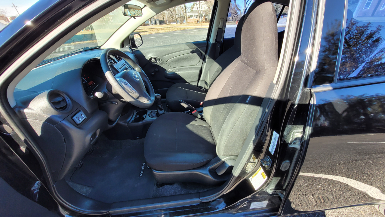 Nissan Versa 4dr Sdn Manual 1.6 S 2015