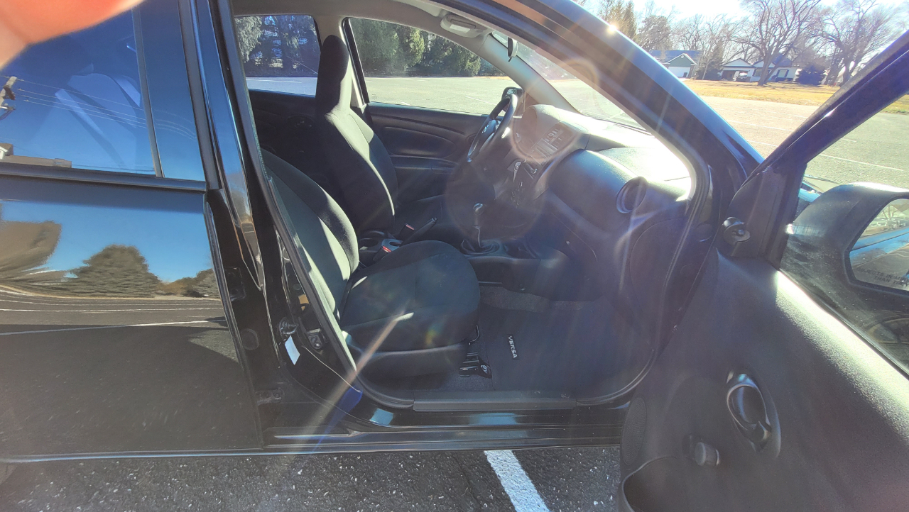 Nissan Versa 4dr Sdn Manual 1.6 S 2015