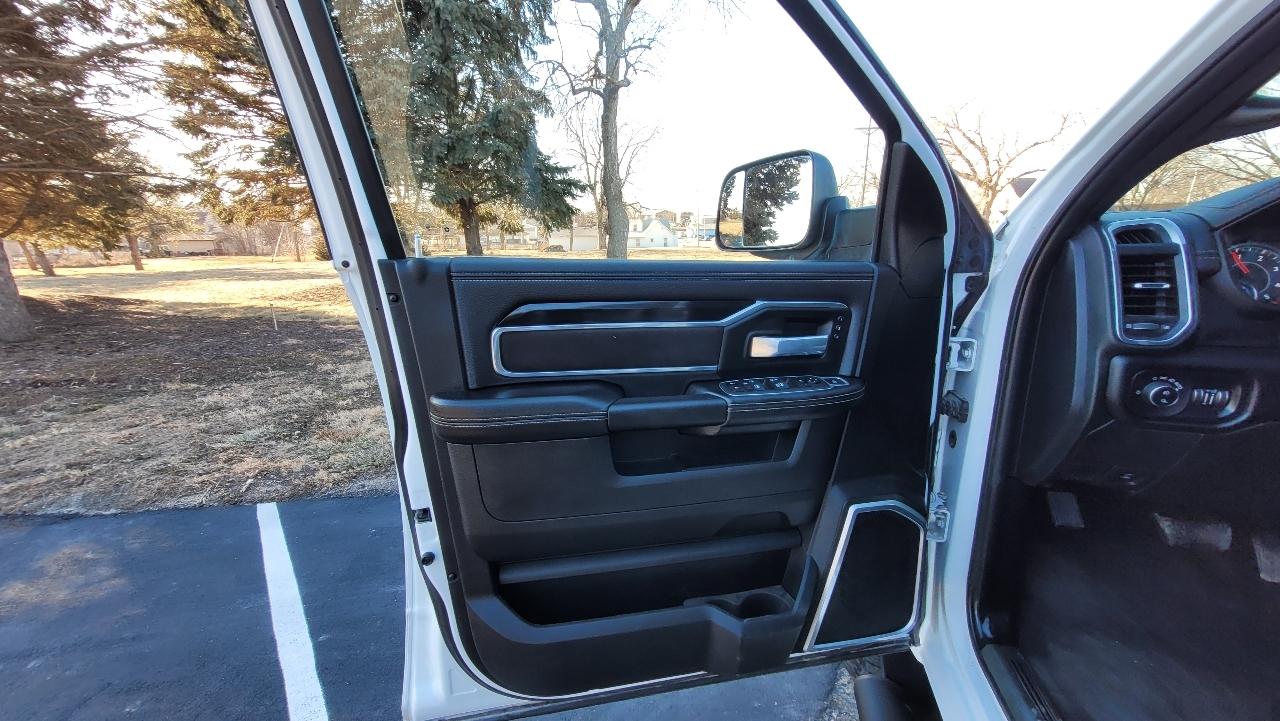 RAM 2500 Laramie 4x4 Crew Cab 6'4" Box 2022