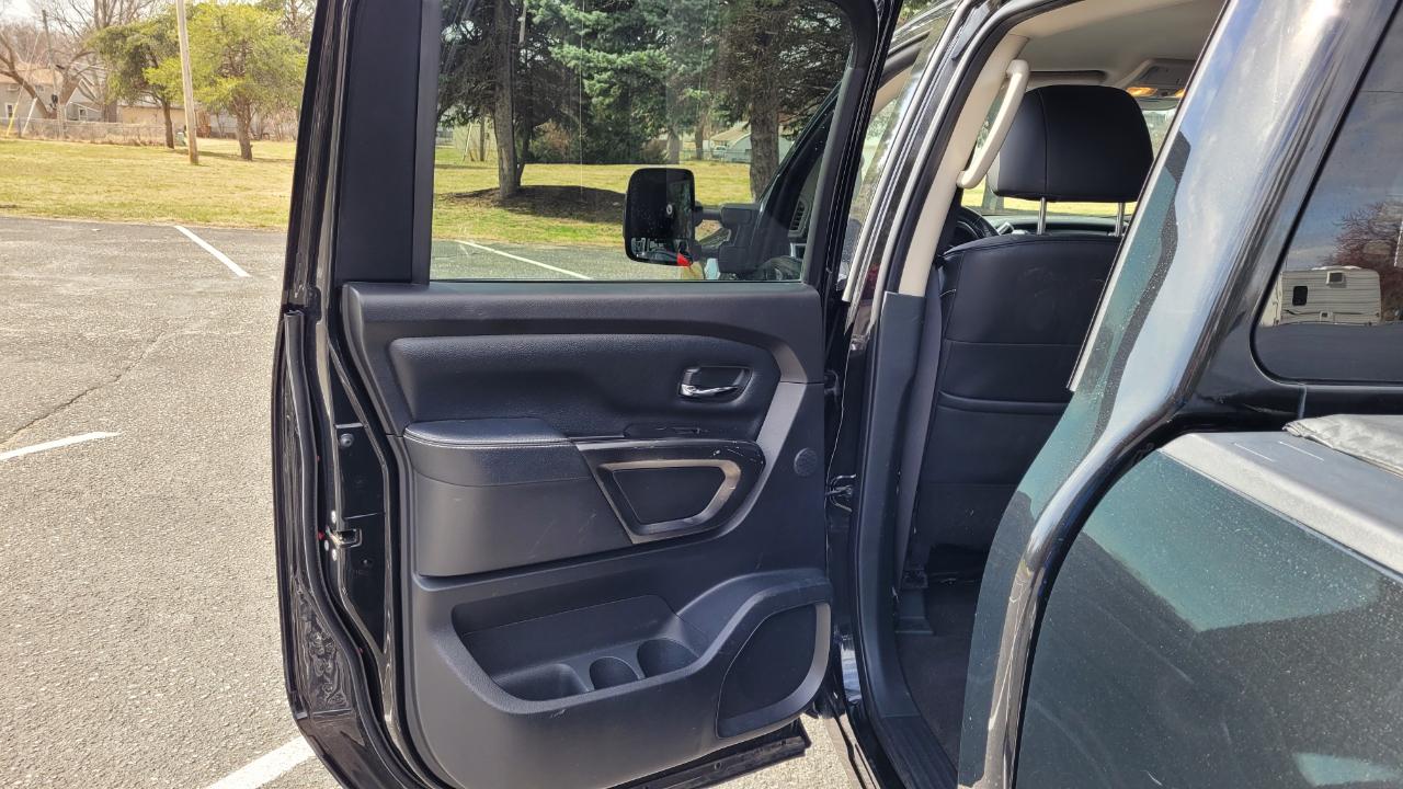 Nissan Titan 4x4 Crew Cab PRO-4X 2019