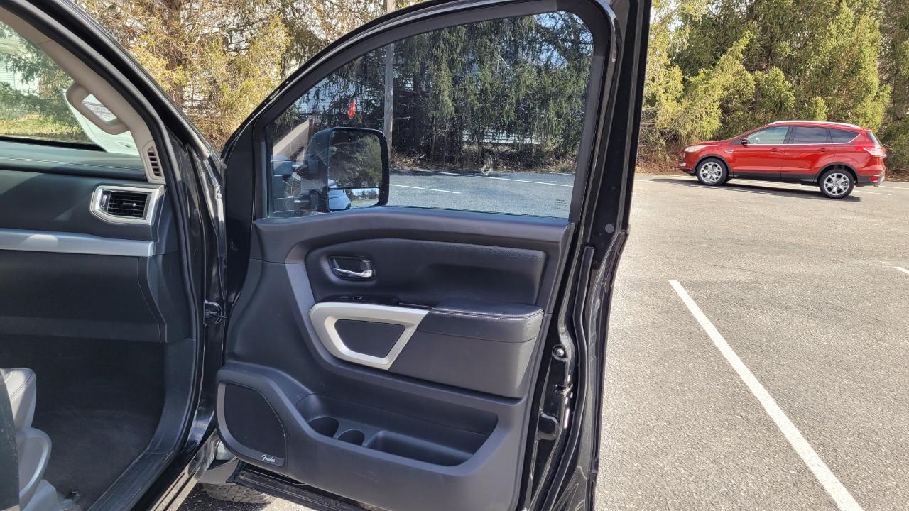 Nissan Titan 4x4 Crew Cab PRO-4X 2019