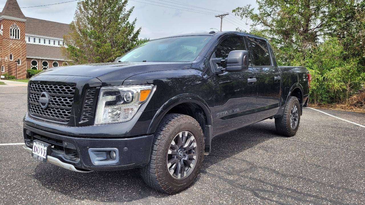 Nissan Titan 4x4 Crew Cab PRO-4X 2019