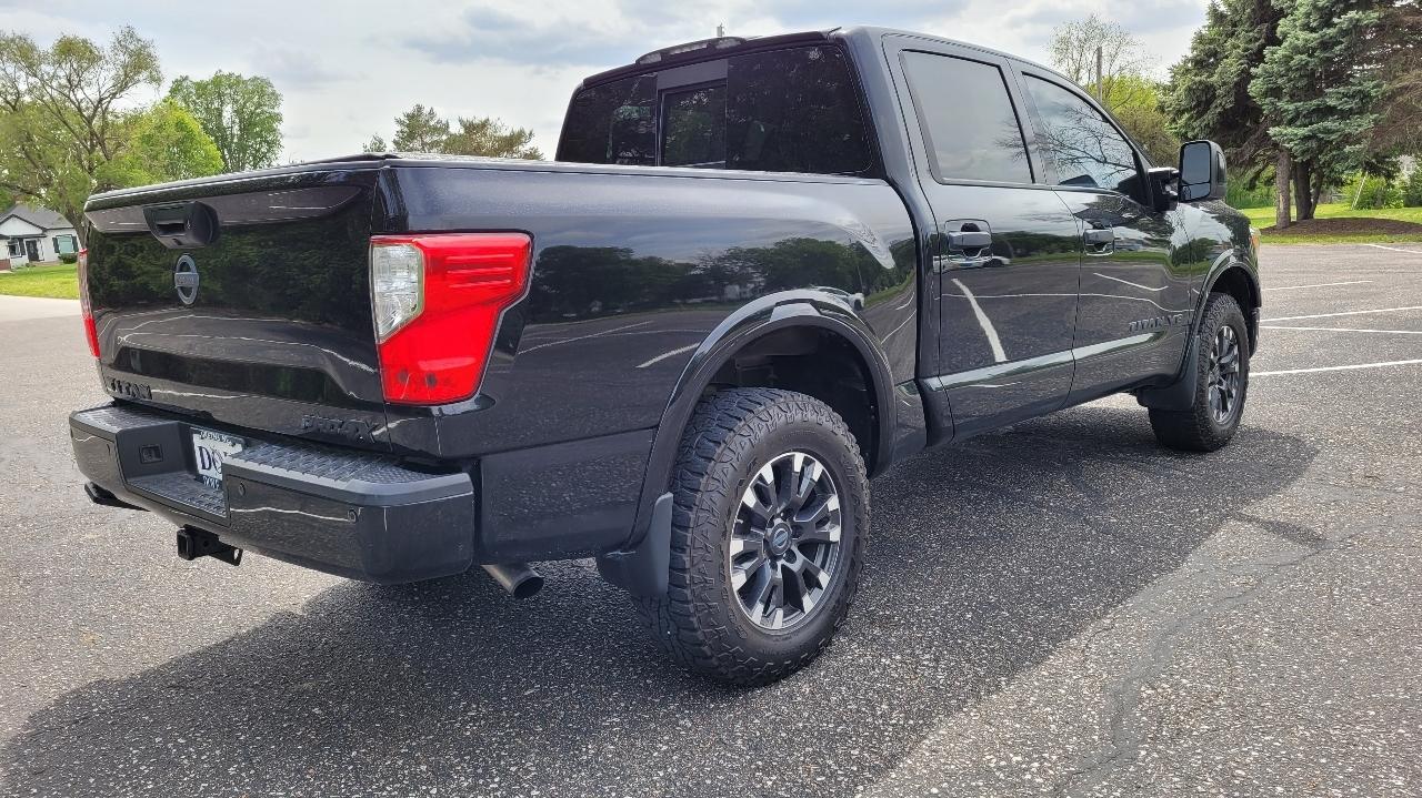 Nissan Titan 4x4 Crew Cab PRO-4X 2019