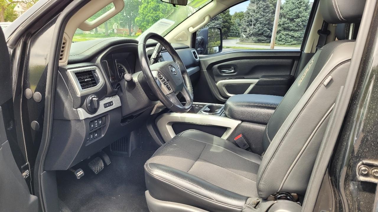 Nissan Titan 4x4 Crew Cab PRO-4X 2019