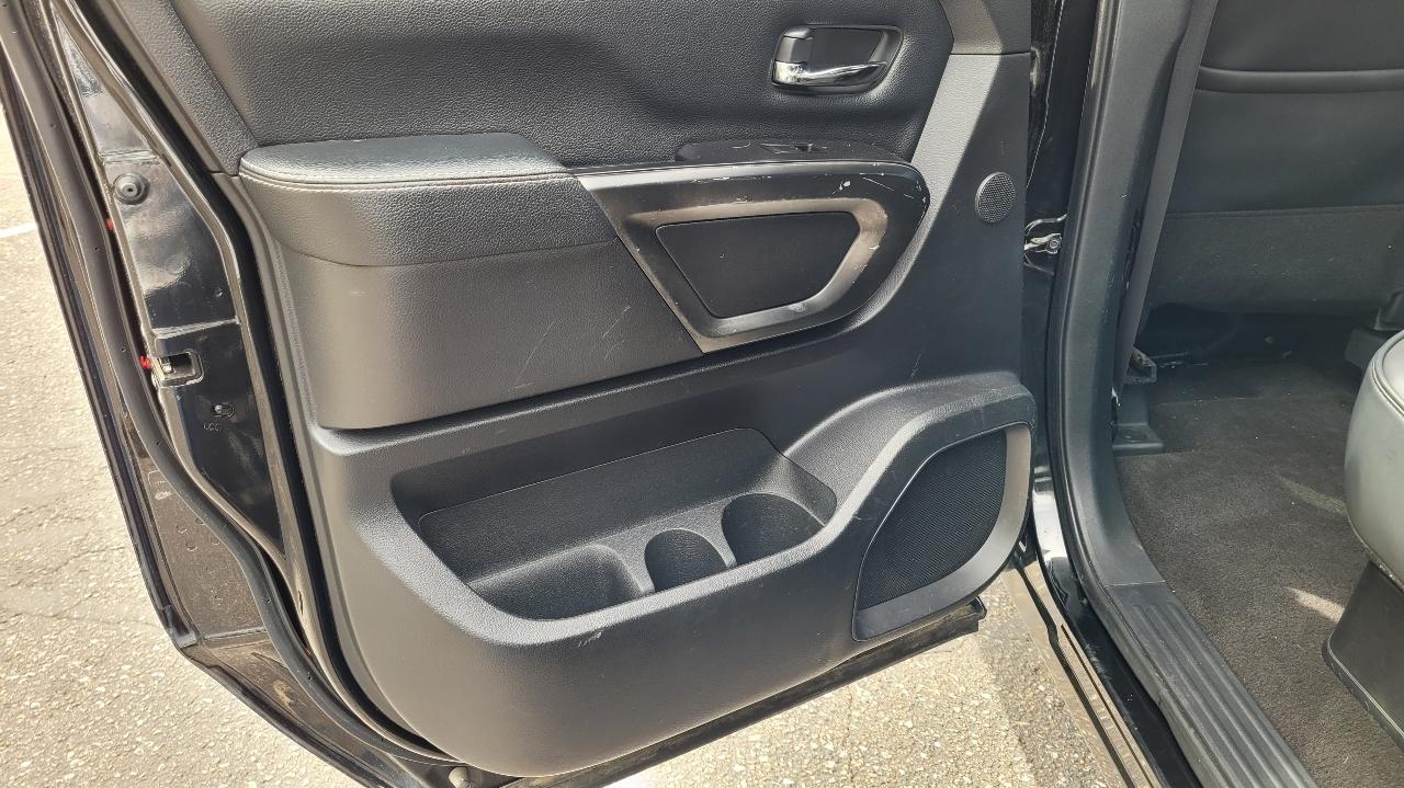 Nissan Titan 4x4 Crew Cab PRO-4X 2019