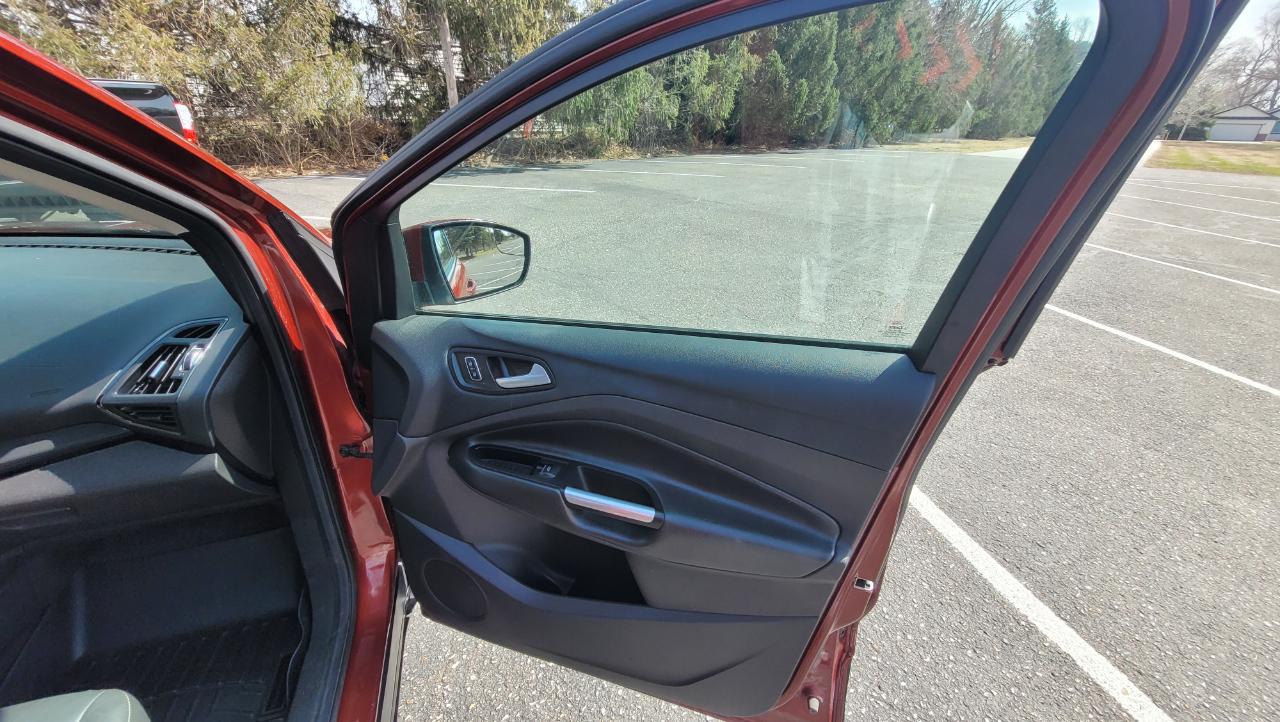 Ford Escape 4WD 4dr Titanium 2015