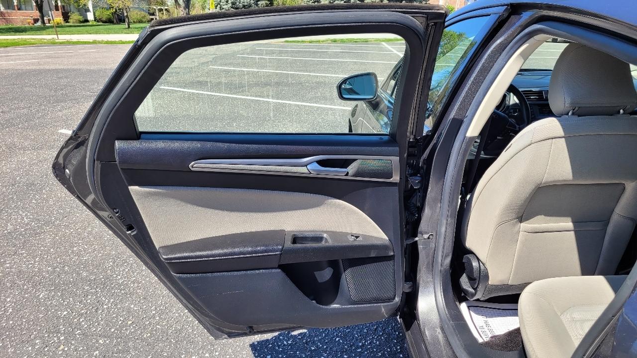 Ford Fusion Hybrid S FWD 2018