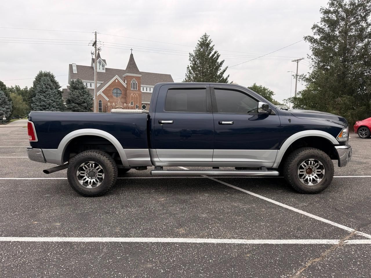 RAM 2500 Laramie 4x4 Crew Cab 6'4" Box 2017