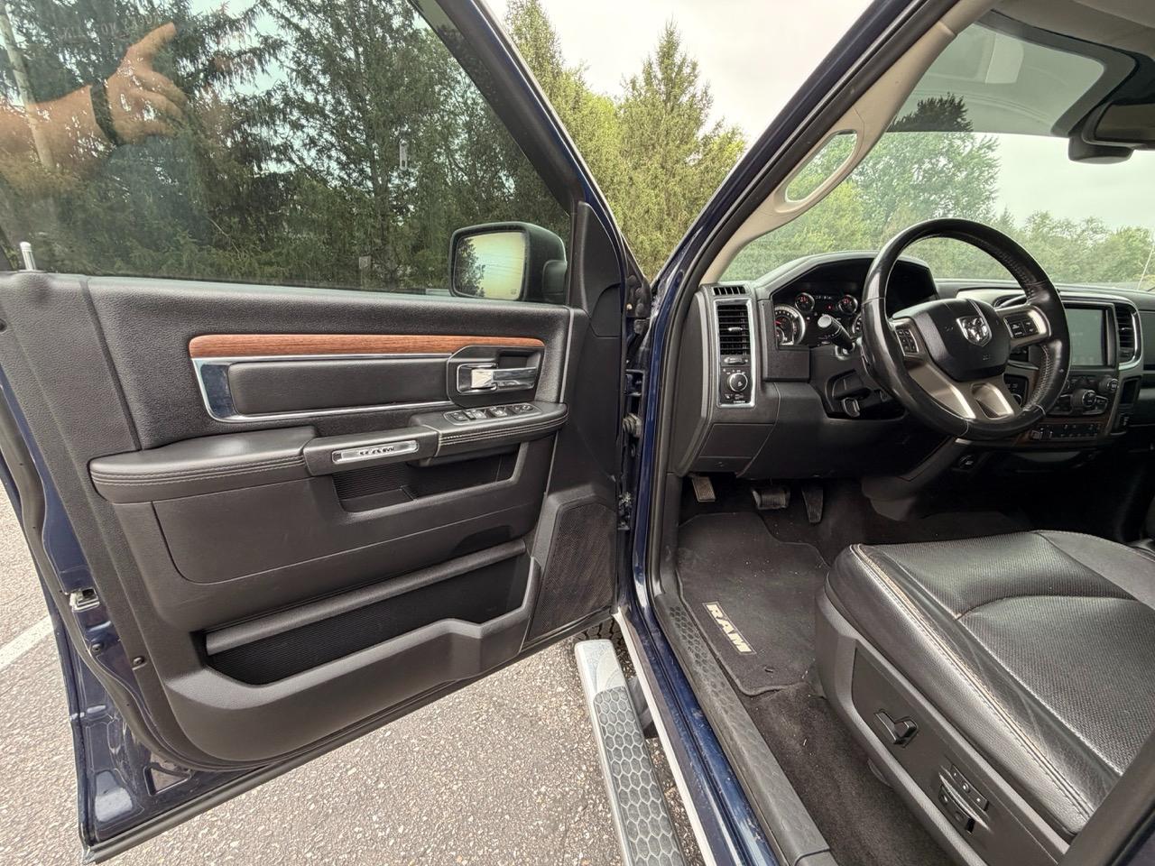 RAM 2500 Laramie 4x4 Crew Cab 6'4" Box 2017